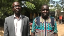 De gauche à droite, Nanga Thierry et Adissou Dibam deux responsables de la plateforme des diplômés en instance d'intégration, Tchad, le 5 janvier 2021. (VOA/André Kodmadjingar)
