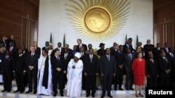 Country leaders get ready to pose for a group photograph during the 50th anniversary of the establishment of the Organization of African Union (OAU), during the 21st Ordinary Session of the Assembly of Heads of States and Government in Addis Ababa, Ethiopia. (File Photo)