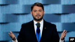 Ruben Gallego, legislador demócrata por Arizona cuenta que al ver caer la segunda torre supo que su vida iba a cambiar.