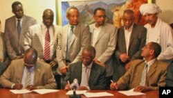 Cerimonia de assiantura de acordo entre o Sudão do Norte e do Sul soob a mediação do antigo presidente sul-africano Thabo Mbeki