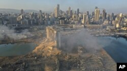 Foto yang diambil dengan drone ini menampilkan lokasi ledakan di pelabuhan Beirut, Lebanon, Rabu, 5 Agustus 2020. (AP Photo/Hussein Malla)