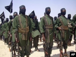 Des militants du groupe somalien Al-Shabab