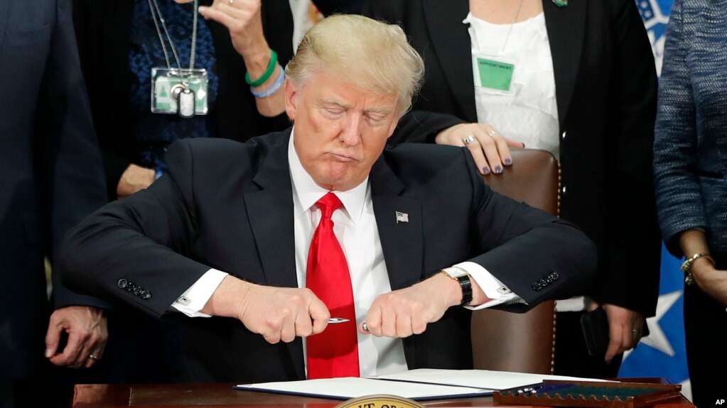 Trump, thirrje për ndalimin e udhëtimeve