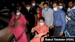 Bangladesh ex-PM Khaleda Zia is seen on a wheelchair in Dhaka, Nove. 7, 2021. Suffering from arthritis, asthma, cirrhosis of the liver and other diseases the diabetic opposition leader cannot move on her own.
