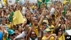 3月13日，巴西聖保羅市成千上萬群眾上街要求總統羅塞夫辭職。