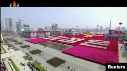 Parade militer di Pyongyang, Korea Utara saat menandai HUT ke-105 Kim Il-sung, pendiri negara tersebut, 15 April 2017. (Foto: dok).