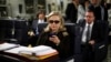Vụ mở email của bà Clinton có thể gây nguy hại về chính trị