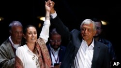 Hay grandes expectativas en Ciudad de México por la asunción de la alcaldesa Claudia Sheinbaum, del partido de López Obrador.