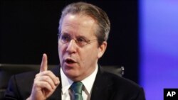 Gene Sperling, entonces Director del Consejo Económico Nacional, habla sobre el presidente Barack Obama y sus negociaciones con el Congreso sobre el presupuesto en la Cumbre Fiscal de 2013 en Washington, martes 7 de mayo de 2013.