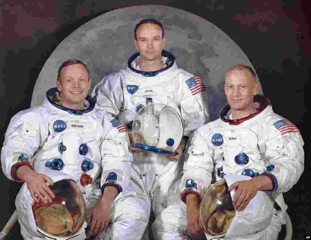 Kru Apollo 11 dari kiri, Neil Armstrong (komandan), Michael Collins (pilot), Edwin E. &quot;Buzz&quot; Aldrin (pilot). Apollo 11 adalah misi berawak pertama yang mendarat di permukaan bulan, 30 Maret 1969. (Foto: NASA via AP)