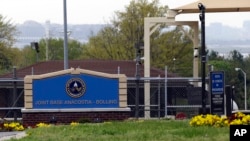 Entrada de la Base Conjunta Anacostia-Bolling en Washington DC. Foto de abril 17 de 2013. La base fue una de las instalaciones militares que recibió paquetes sospechosos con material explosivo.