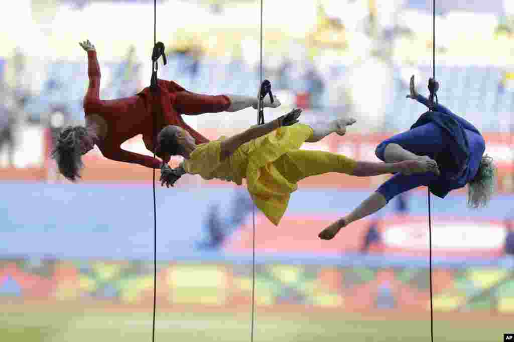 Des danseuses participent à la cérémonie d&#39;ouverture de la Coupe d&#39;Afrique des Nations au Stade de l&#39;Amitie, Libreville, le 14 janvier 2017.