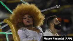 Cantora brasileira Elza Soares no Carnaval do Rio na Sapucaí, com a Mocidade Independente de Padre Miguel. 25 Fevereiro 2020