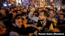 Plainclothes police officers scuffle with demonstrators during a protest against the High Election Board (YSK) decision to re-run the mayoral election, in Istanbul, Turkey, May 7, 2019. REUTERS/Kemal Aslan - RC1B26535570