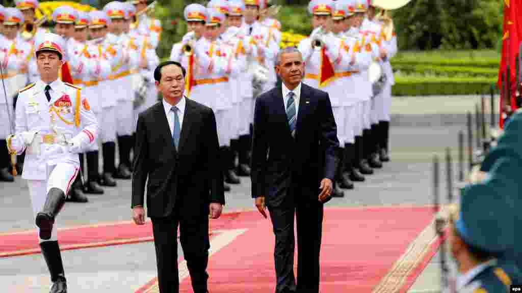 Shugaba Barak Obama tare da shugaban kasar Vietnam Tran Dai a birnin &nbsp;Hanoi. &nbsp;