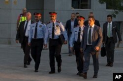 Catalan regional police chief Josep Lluis Trapero, 3rd left, arrives at the national court in Madrid, Oct. 6, 2017.
