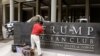 Remueven el nombre Trump del Trump Ocean Club International Hotel and Tower en la Ciudad de Panamá. Marzo 5, 2018. 