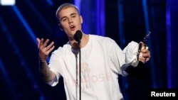 Justin Bieber accepts the award for Top Male Artist at the 2016 Billboard Awards in Las Vegas, Nevada.