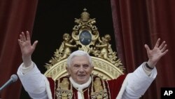 Papa Benedikt XVI šalje poruku "Urbi et Orbi" (gradu i svetu), Vatikan, 25. decembar 2012.
