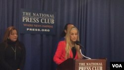 Lilian Tintori exige justicia para los presos políticos en venezuela. [Foto: Mitzi Macias, VOA].