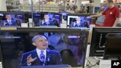 7일 러시아 모스크바의 한 TV 상점에서 재선에 성공한 바락 오바마 대통령의 수락 연설 장면이 나오고 있다.