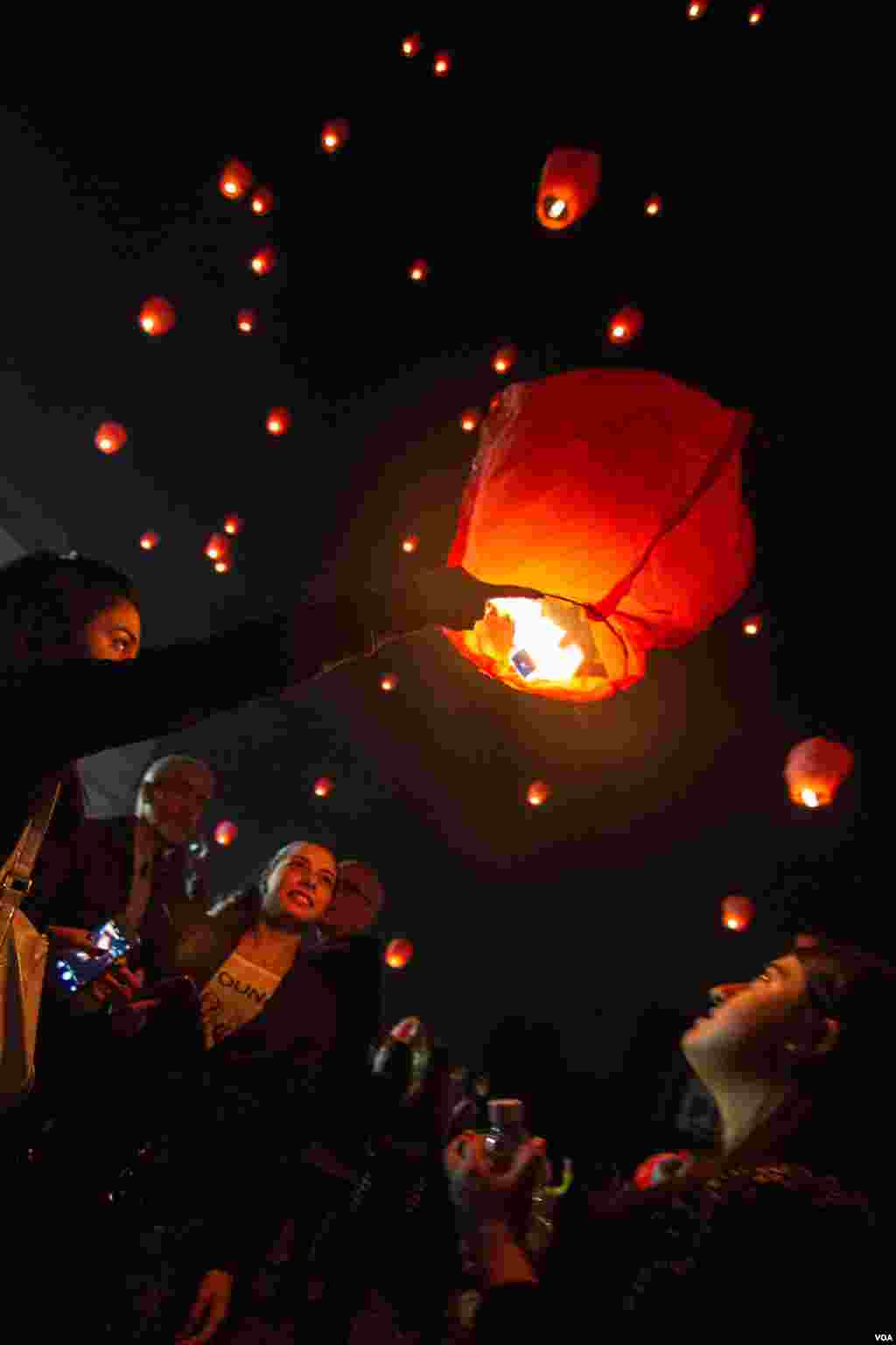 Lanterns are released into the night sky as part of the commemorations of the mass killings. (John Owen/VOA)
