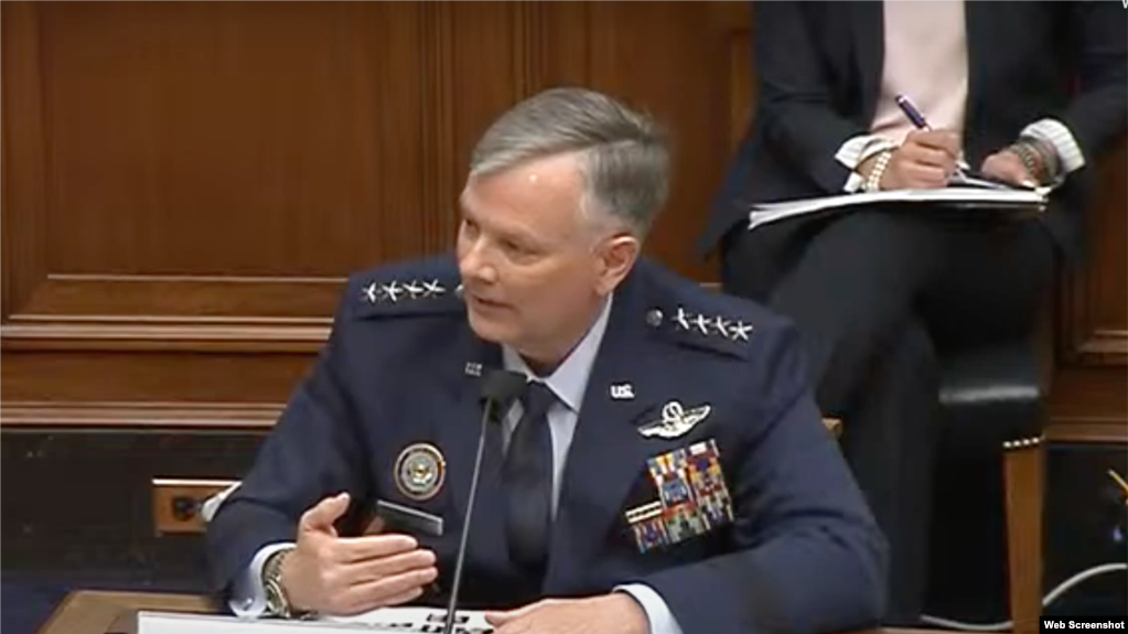 美军北方司令部司令、空军上将格伦•范赫克2021年4月14日出席国会众议院军事委员会的一场听证会(photo:VOA)