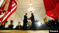 Con una gran ceremonia el presidente Barack Obama recibió a su homólogo de Francia en la Casa Blanca.