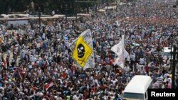 ພວກສະໜັບສະໜຸນ ທ່ານ Morsi ສືບຕໍ່ ການປະທ້ວງ ຢູ່ອີຈິບ