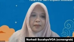 Iffah Umniati Ismail, pengasuh Pondok Pesantren Darussalam, Sampang, Madura. (Foto: tangkapan layar/VOA)