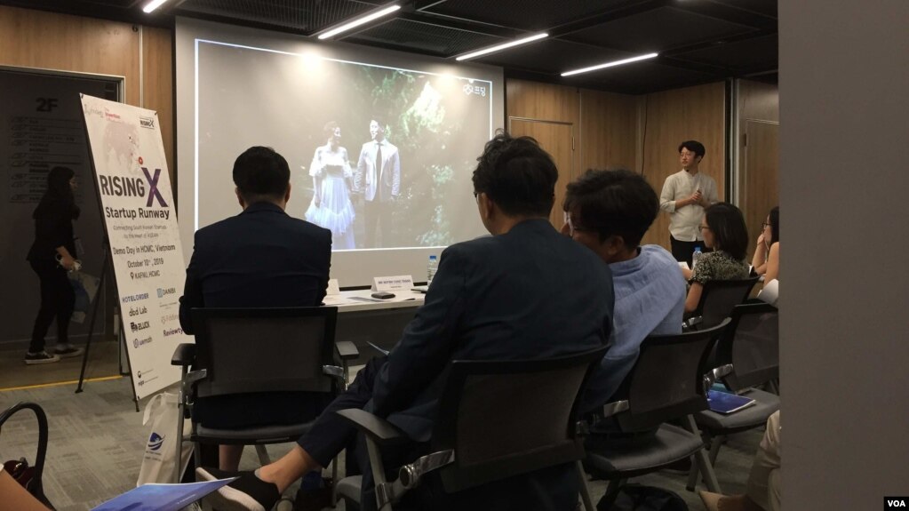 Một công ty khởi nghiệp Hàn Quốc thuyết trình trước các nhà đầu tư ở thành phố Hồ Chí Minh.