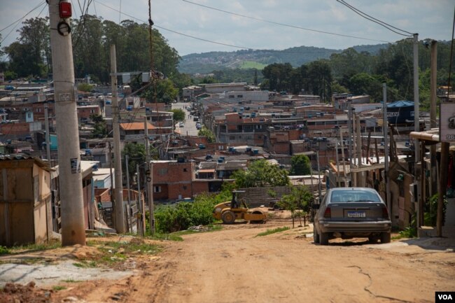 Jardim Marajoara, a poor area on the outskirts of Sao Paulo, is pictured Nov. 14, 2021. Most of its inhabitants are migrants that came from the Northeast of Brazil. (Yan Boechat/VOA)