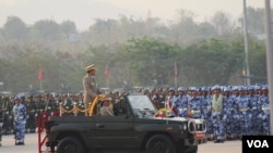 တပ်မတော်နေ့ စစ်ရေးပြအခမ်းအနား ကို တပ်မတော် ကာကွယ်ရေးဦးစီးချုပ် ဗိုလ်ချုပ်မှူးကြီး မင်းအောင်လှိုင် တက်ရောက်။ (၃-၂၇-၁၄) 