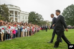 Presidents Xi and Obama greet students from D.C. Chinese immersion school. (AP PHOTO)