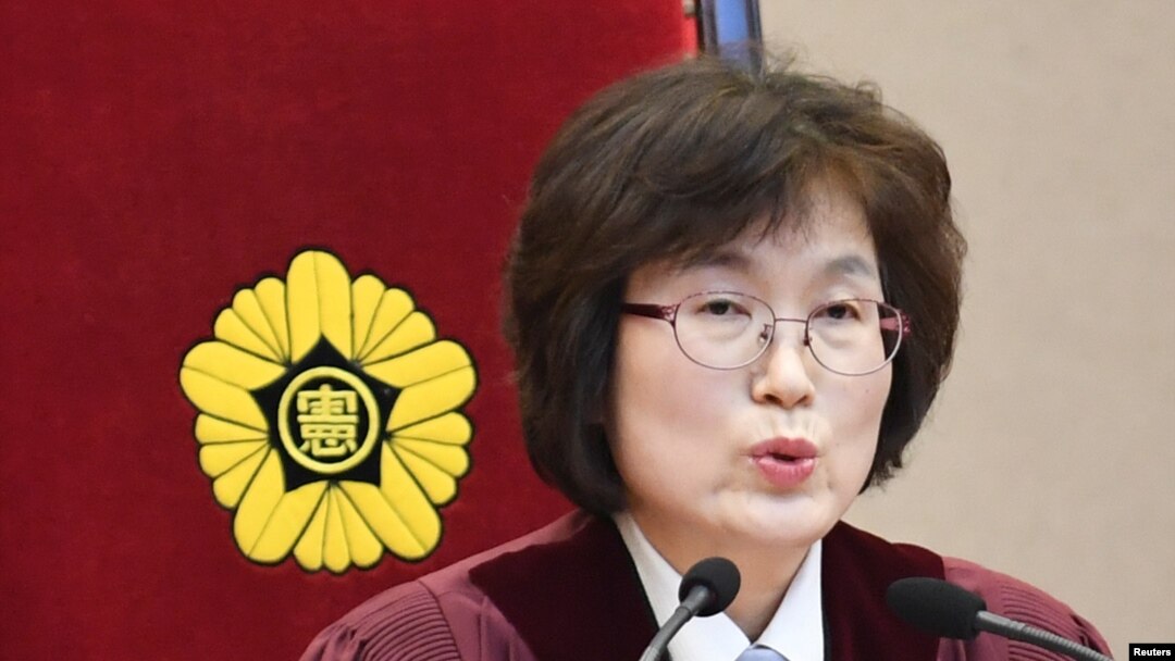 Quyền Chánh thẩm Lee Jung-mi.