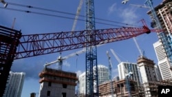 美国住房市场复苏: 2014年7月24日迈阿密市中心建筑工地