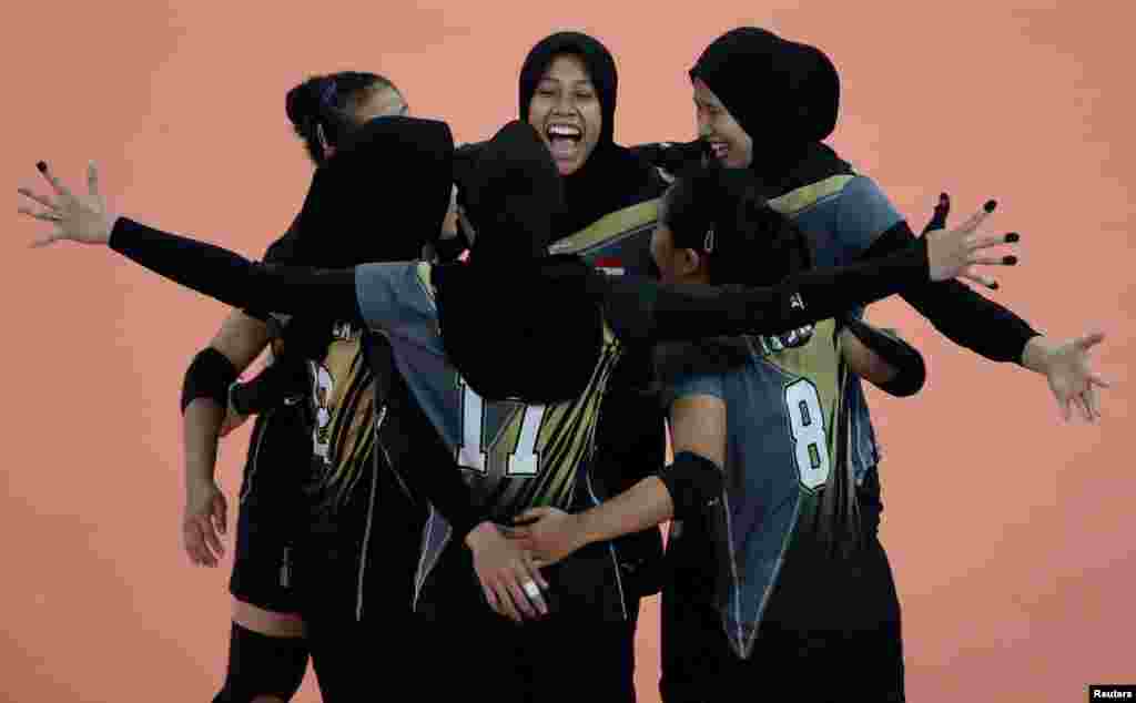 Indonesian players celebrate a point during the match against Vietnam during the women&#39;s volleyball first round at the Southeast Asian Games in Pasig, Philippines.
