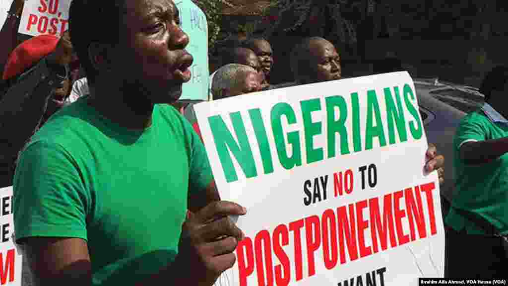 Protesters rally against a delay of the February 14 presidential elections, Abuja, Nigeria, Feb. 5, 2015.