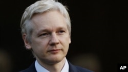 Pendiri WikiLeaks, Julian Assange akhirnya mendapatkan status suaka dari pemerintah Ekuador hari ini, Kamis (16/8). Assange minta perlindungan selama hampir 2 bulan di Kedutaan Ekuador di London. 