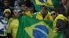 هواداران صنعت نفت آبادان با پرچم برزیل در ورزشگاه. 