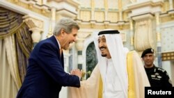 Sakataren harkokin wajen Amurka John Kerry a lokacin ziyarar da ya kai Saudiyya