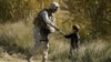 وعده پرزیدنت بایدن برای انتقال ویژه مترجمان افغان نیروهای آمریکایی به ایالات متحده