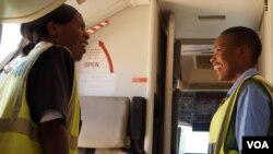 Excitement among crew members was the order of the day during all-female flight preparations at Chileka International Airport in Blantyre, Malawi, March 16, 2017. (L. Masina/VOA)