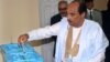 Le président mauritanien Mohamed Ould Abdel Aziz vote à Nouakchott, le 1er septembre 2018.