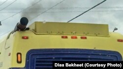A bus gives off exhaust fumes in Alexandria, Virginia. (Photo by Diaa Bekheet). The World Health Organization reported on Monday Oct. 29, 2018, that more than 90 percent, or nearly 2 billion children under the age of 15, breathe toxic air every day. The WHO says debilitating problems associated with air pollution begin at conception and continue until adolescence. 