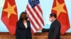 美国副总统哈里斯2021年8月25日在河内会见越南总理范明政（路透社）