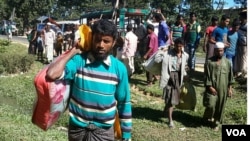 بنگلہ دیش میں داخل ہونے والے روہنگیا مسلمانوں کا ایک گروپ