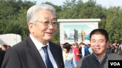장웅 북한 국제올림픽위원회 위원(왼쪽). (자료사진)