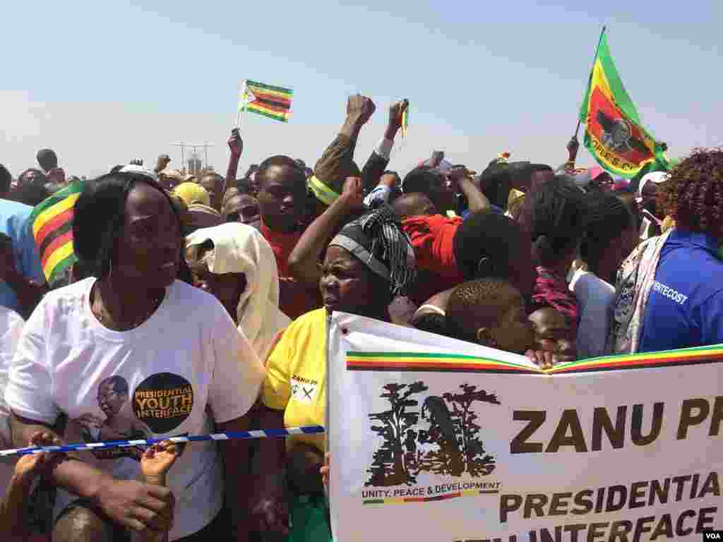Zanu PF supporters