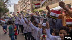 FILE - Egyptian children cheer outside a polling station in downtown Cairo. Egypt’s leaders hoped a high turnout Monday would bolster the poll’s legitimacy, March 26, 2018. (H. Elrasam for VOA)
